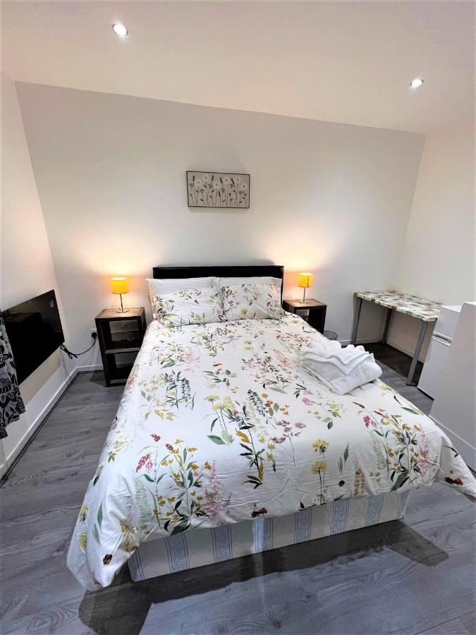 Stepney Green Beds To Stay 24 ลอนดอน ภายนอก รูปภาพ